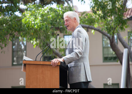 Los Angeles, California, USA. 3rd Apr, 2016. Former president BILL CLINTON speaks to a crowd of supporters at Los Angeles Trade-Technical College in support of his wife, 2016 democratic presidential candidate HILLARY RODHAM CLINTON. Credit:  Mariel Calloway/ZUMA Wire/Alamy Live News Stock Photo