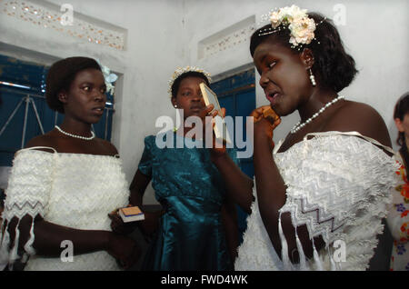 Lacekocot, Pader, Uganda. Preparations for the group wedding of six  Acholi couples on the Lacekocot IDP Camp. Stock Photo