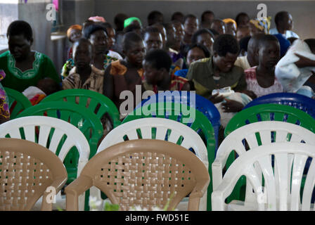 Lacekocot, Pader, Uganda. Preparations for the group wedding of six  Acholi couples on the Lacekocot IDP Camp. Stock Photo