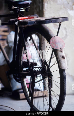 Singapore, Basket weavers shop, city scene, Old bicycle in city Stock Photo