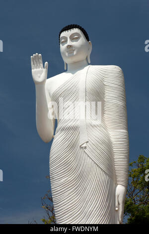 Sri Lanka, Trincomalee, Gokanna Rajamaha Viharaya, standing Buddha Stock Photo