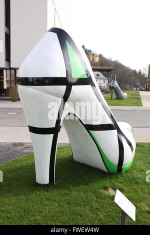 Traumhaus Monstiletto, oversized high heel, EU size 302, right shoe, city art outside lead to the new fashion outlet Stock Photo
