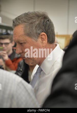 Hempstead, New York, USA. 4th Apr, 2016. JOHN KASICH, Republican presidential candidate and governor of Ohio, leaves at the end of Town Hall he hosted at Hofstra University David Mack Student Center in Long Island. Credit:  ZUMA Press, Inc./Alamy Live News Stock Photo