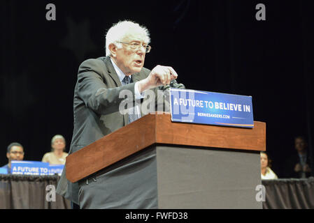 Appleton, Wisconsin, USA. 29th Mar, 2016. BERNIE SANDERS Wisconsin Primary Rally at P.A.C. Center Appleton, WI © ©/ZUMA Wire/Alamy Live News Stock Photo