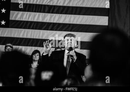 Janesville, Wisconsin, USA. 29th Mar, 2016. Republican Presidential Candidate appeared on March 29th in Janesville, Wisconsin for a rally before the Primary vote of April 5, 2016. Anti-Trump protestors and Trump supporters faced each others while Mr. Trump gave his speech before one thousand attendees. © Axelle Horstmann/ZUMA Wire/Alamy Live News Stock Photo