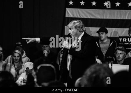 Janesville, Wisconsin, USA. 29th Mar, 2016. Republican Presidential Candidate appeared on March 29th in Janesville, Wisconsin for a rally before the Primary vote of April 5, 2016. Anti-Trump protestors and Trump supporters faced each others while Mr. Trump gave his speech before one thousand attendees. © Axelle Horstmann/ZUMA Wire/Alamy Live News Stock Photo