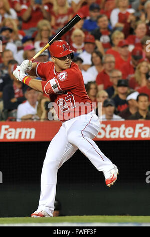 Anaheim, CA. 4th Apr, 2016. Los Angeles Angels right fielder Daniel ...