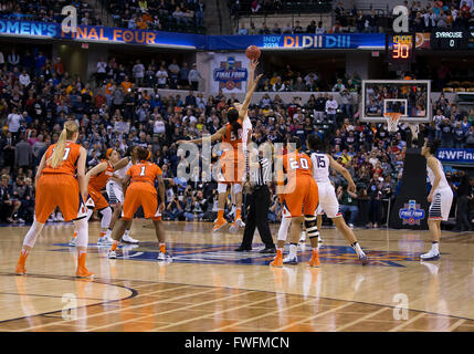 Indianapolis, Indiana, USA. 05th Apr, 2016. Opening tip of championship game in NCAA Basketball action between the Syracuse Orange and the Connecticut Huskies at Bankers Life Fieldhouse in Indianapolis, Indiana. John Mersits/CSM/Alamy Live News Stock Photo