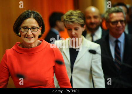 Vienna, Austria. 5th Apr, 2016. (L-R) Austrian Interior Minister Johanna Mikl-Leitner, Swiss Justice Minister Simonetta Sommaruga and German Interior Minister Thomas de Maiziere arrive for a press conference in Vienna, Austria, April 5, 2016. Government officials of Austria, Germany, Liechtenstein, Luxembourg and Switzerland held a meeting in Vienna on Tuesday to discuss issues related to refugees. © Qian Yi/Xinhua/Alamy Live News Stock Photo