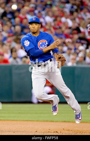 Chicago Cubs Addison Russell makes a catch on a pop up off the bat of St.  Louis Cardinals Magneuris Sierra while Javier Baez waits as a backup in the  sixth inning at