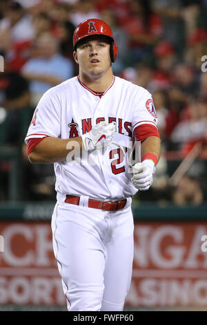Anaheim, California, USA. 5th April, 2016. April 5, 2016: Los Angeles Angels center fielder Mike Trout #27 and the Angels are off to a rough start after being outscored 15-1 in their first two games in the game between the Chicago Cubs and Los Angeles Angels of Anaheim, Angel Stadium in Anaheim, CA, Photographer: Peter Joneleit Credit:  Cal Sport Media/Alamy Live News Stock Photo