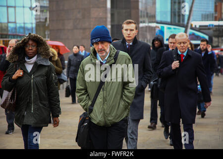 London, UK. 6th April, 2016.  City workers on London Bridge on way to work on the first day of the new tax year, on a wet and dull morning. Credit:  Dinendra Haria/Alamy Live News Stock Photo