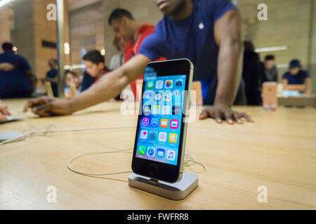 A new iPhone SE on display in the Apple store in Grand Central Terminal in New York on Friday, April 1, 2016. The newly released smaller iPhone SE has a lower price and a 4 inch screen but has almost all the features of the iPhone 6s. (© Richard B. Levine) Stock Photo