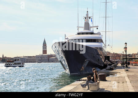 Luxury super mega yacht Limitless, IMO 8975940, owned by Les Wexner Stock Photo