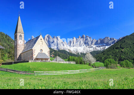 The Church of Ranui and the Odle group in the background. St. Magdalena Funes Valley Dolomites South Tyrol Italy Europe Stock Photo