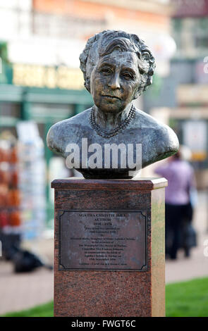 Agatha Christie's Torquay: Agatha Christie bust Stock Photo - Alamy