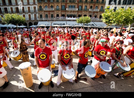 Spain Navarra Pamplona 10 July 2015 S Firmino band playing drums in front of the famous café IRUNA frequented by Hemingway Spani Stock Photo