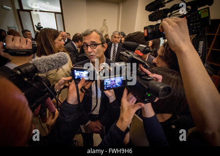 Rome, Italy. 05th Apr, 2016. Roberto Giachetti during the presentation of the first volume of the Talmud translated into Italian. The first copy of the translation in Italian of the Rosh Hashanah Treaty, the first volume of the Talmud, the fundamental text of Jewish tradition, was delivered to the President of the Republic Sergio Mattarella, at a presentation ceremony held at the Auditorium of Villa Farnesina, hosted by Accademia dei Lincei. © Andrea Ronchini/Pacific Press/Alamy Live News Stock Photo