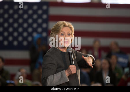 Brooklyn, New York, USA. 05th Apr, 2016. Hillary Clinton at women for Hillary Town Hall with Congresswomen Yvette Clarke and First lady of New York City Chirlane McCray. Credit:  Louise Wateridge/Pacific Press/Alamy Live News Stock Photo