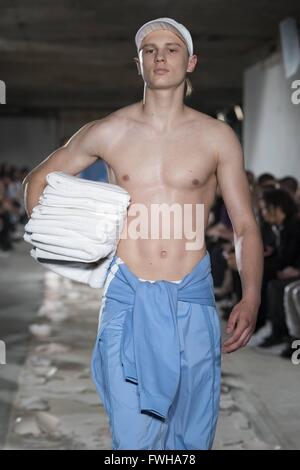 COTTWEILER runway at London Collections Men SS17, LCM SS17. 11/06/2016 | usage worldwide Stock Photo