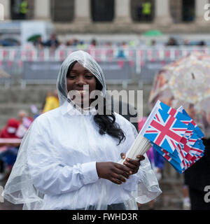 London, UK. 12th June, 2016. Despite heavy rain, large numbers of people gathered in Trafalgar Square for the Mayor of London's Patrons Lunch in celebration of The Queen's official 90th birthday. Credit:  Stephen Chung/Alamy Live News Stock Photo