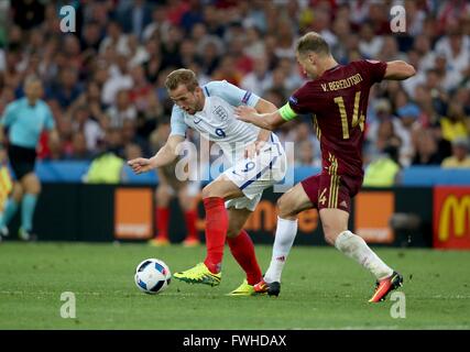 ENGLAND'S HARRY KANE AND RUSSIA'S VASILI BEREZUTSKI  ENGLAND V RUSSIA  ENGLAND V RUSSIA, EURO 2016 GROUP B  STADE VELODROME, MARSEILLE, FRANCE  12 June 2016  GAY96461      ENGLAND V RUSSIA, EURO 2016 Group B 11/06/2016        WARNING! This Photograph May Only Be Used For Newspaper And/Or Magazine Editorial Purposes. May Not Be Used For Publications Involving 1 player, 1 Club Or 1 Competition  Without Written Authorisation From Football DataCo Ltd.  For Any Queries, Please Contact Football DataCo Ltd on +44 (0) 207 864 9121 Stock Photo
