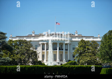 Washington, DC, USA. 12th June, 2016. The U.S. national flag flies at half-mast at the White House to mourn the victims of the mass shooting at a gay night club in Orlando, in Washington, DC, the United States, June 12, 2016. U.S. President Obama has ordered U.S. flags at half-staff on Sunday. © Bao Dandan/Xinhua/Alamy Live News Stock Photo