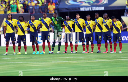 New Jersey, USA. 12th June, 2016. Players of Ecuador observe a moment of silence for the victims of Orlando mass shooting ahead of the Copa America Centenario football tournament match between Ecuador and Haiti in East Rutherford, New Jersey, United States, on June 12, 2016. Ecuador won 4-0. Credit:  Qin Lang/Xinhua/Alamy Live News Stock Photo