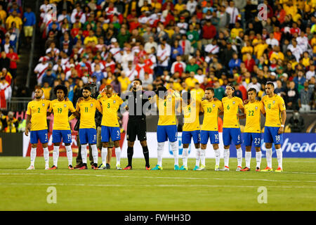 Foxborough, USA. 12th June, 2016. Players of Brazil observe a moment of silence for the victims of Orlando mass shooting ahead of the Copa America Centenario football tournament match against Peru in Foxborough, Massachusetts, the United States, on June 12, 2016. Credit:  Li Muzi/Xinhua/Alamy Live News Stock Photo