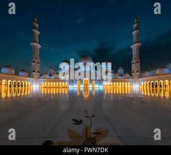 Equivalence - Sheikh Zayed Grand Mosque, Abu Dhabi Stock Photo