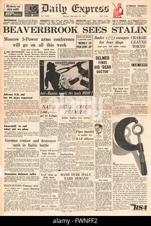 1941 front page Daily Express Lord Beaverbrook meets Stalin Stock Photo