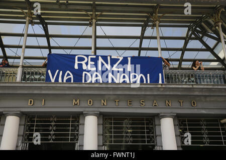 Napoli, Italy. 6th April, 2016. Demonstration against italian Prime Minster Matteo Renzi. Italian Premier is in Napoli for a meeting about the restoration and revitalization of Bagnoli's area. Credit:  Insidefoto/Alamy Live News Stock Photo