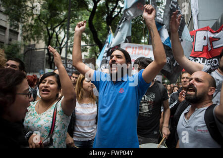 Buenos Aires, Argentina. 6th Apr, 2016. Workers of Argentina's Ministry of Labor take part in a protest in front of the Ministry of Labor in Buenos Aires, Argentina, April 6, 2016. The workers demanded the immediate reinstatement of the 280 fired employees of the sector. Credit:  Martin Zabala/Xinhua/Alamy Live News Stock Photo