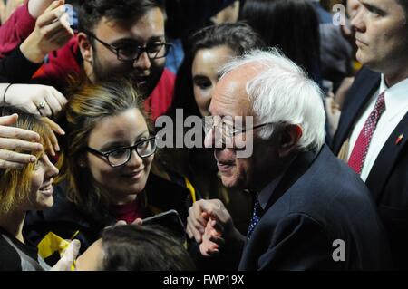 Philadelphia, Pennsylvania, USA. 6th Apr, 2016. BERNIE SANDERS speaks to a crowd gathered during an event, held at the Liacouras Center at Temple University. Credit:  Bastiaan Slabbers/ZUMA Wire/Alamy Live News Stock Photo