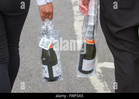 Champagne outside in Ice Bag. Liverpool, Merseyside, UK Opening Day fashions at the Aintree Grand National Festival.In light of previous years, when attendee’s outfits have got attention for all wrong reasons, bigwigs at the Grand National urged this year's racegoers to 'smarten up' to make the event more 'aspirational'. Stock Photo