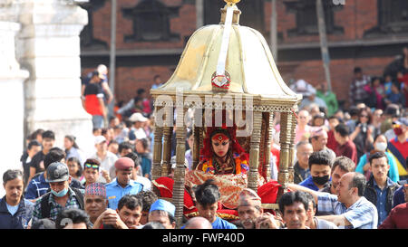 Kathmandu, Nepal. 7th Apr, 2016. Nepalese Living goddess Kumari returns after observing the Ghode Jatra, a horse racing festival, in Kathmandu, capital of Nepal, April 7, 2016. Nepal's Army usually organizes horse racing, acrobatics performance and other activities to mark the traditional Ghode Jatra, or horse racing festival. Credit:  Sunil Sharma/Xinhua/Alamy Live News Stock Photo