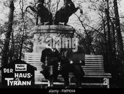 Der Haustyrann, Deutschland 1958, Regie: Hans Deppe, Darsteller: Grethe Weiser, Heinz Erhardt Stock Photo