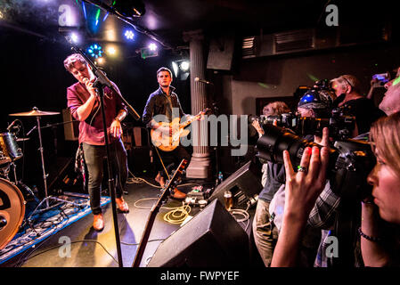 Broken Witt Rebels' Danny Core on vocals & rhythm guitar, James Tranter on vocals & lead guitar Stock Photo