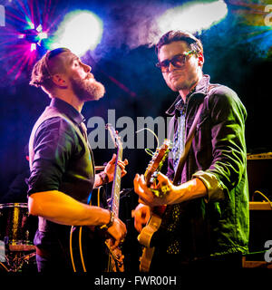 Broken Witt Rebels' James Tranter on vocals & lead guitar, Luke Davis on bass Stock Photo