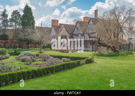 Halls Croft Stratford Upon Avon, view of the garden and substantial Jacobean home of Shakespeare's daughter Susanna and her husband Dr John Hall, UK. Stock Photo