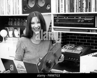 Schweizer Schauspielerin und Sängerin Ursela Monn, Deutschland 1970er Jahre. Swiss actress and singer Ursela Monn, Germany 1970s. Stock Photo
