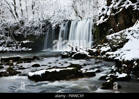 Sqwd Ddwli Waterfall, Brecon Beacons, Snow, Wales, UK Stock Photo