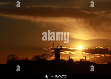 Great Bircham, Norfolk, UK. 6th April, 2016. UK Weather: The windmill ...