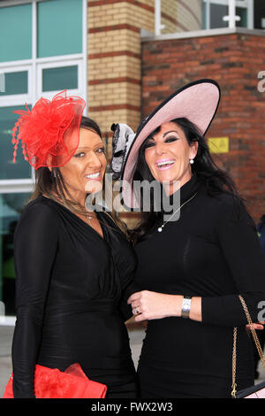 Liverpool, Merseyside, UK 8th April, 2016.   Ladies day at Aintree Racecourse.  All the fashionable ladies about town are heading to Aintree races today for the annual 'Ladies Day' fashion parade. Credit:  Mar Photographics/Alamy Live News Stock Photo