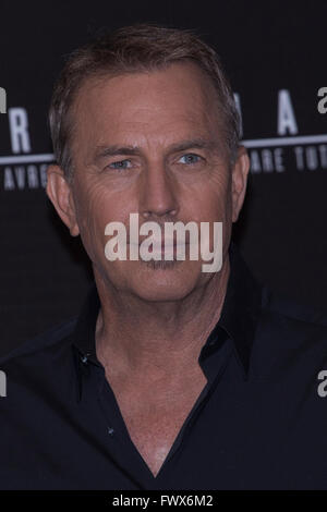 Rome, Italy. 8th April, 2016. US actor Kevin Costner poses during a photocall for his new movie 'Criminal' at Hotel Bernini. Credit:  PACIFIC PRESS/Alamy Live News Stock Photo