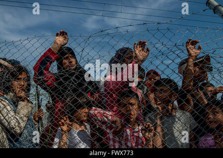 Idomeni, Greece. 7th Apr, 2016. 12,000 refugees remain in limbo in the Greek border town of Idomeni. A comprehensive European solution to the refugee crisis is still missing. There have been false rumours in the Idomeni camp that the border will be reopened or that the camp will be evacuated soon. © Velar Grant/ZUMA Wire/Alamy Live News Stock Photo