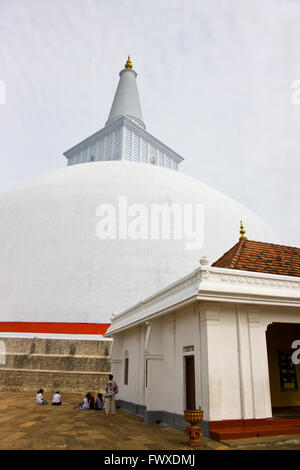 Ruwanwelisaya Dagoba, Anuradhapura (UNESCO World Heritage site), Sri Lanka Stock Photo