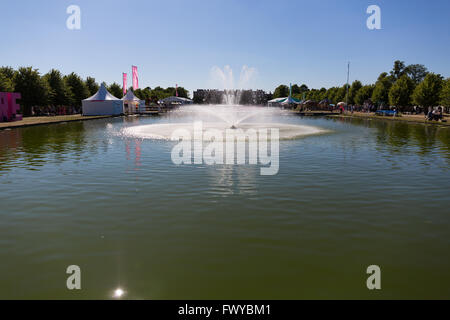 Lake and fountain at RHS Hampton Court Stock Photo