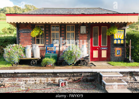 The waiting room at the Bala Lake narrow gauge steam railway station at Llanuwchllyn in North Wales Stock Photo