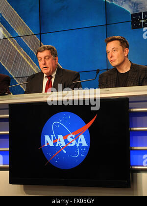 Cape Canaveral, Florida, USA. 8th April, 2016. Kirk Shireman (L), manager of the International Space Station Program, and SpaceX CEO Elon Musk speak at a press conference at the Kennedy Space Center after the launch of a SpaceX Falcon 9 rocket from Space Launch Complex 40 at Cape Canaveral Air Force Station at 4:43 pm ET on April 08, 2016. The rocket is carrying the Dragon spacecraft filled with around 7,000 pounds of cargo for the International Space Station. Credit:  Paul Hennessy/Alamy Live News Stock Photo
